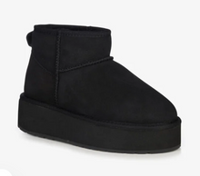 Load image into Gallery viewer, Emu Australia Womens  Stinger Micro Platform Sheepskin Boot Black
